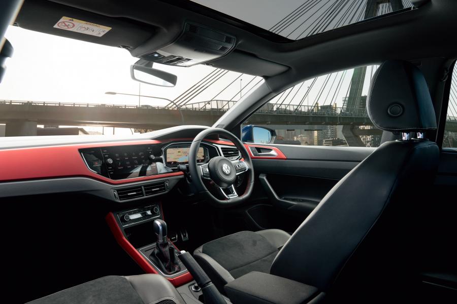 Интерьер Volkswagen Polo GTI (Typ AW) 2018 года  (AU) (фото 3 из 40)